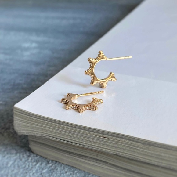 LAST ONE🔥 Tiny Star Hoop Earrings | 18K Gold Plated Sterling Silver | Jewelry - Picture 3 of 11